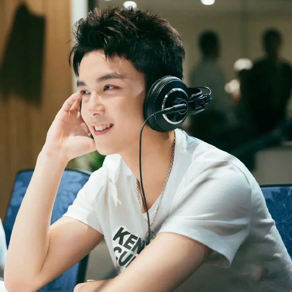 男士头发稀少适合剪什么发型,35到40岁的男士发型怎么剪