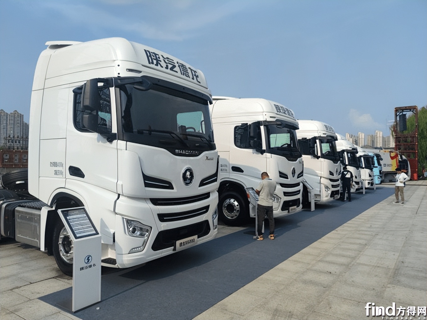 用大卡车往城市运36吨蔬菜,用大小卡车往城市运36吨蔬菜