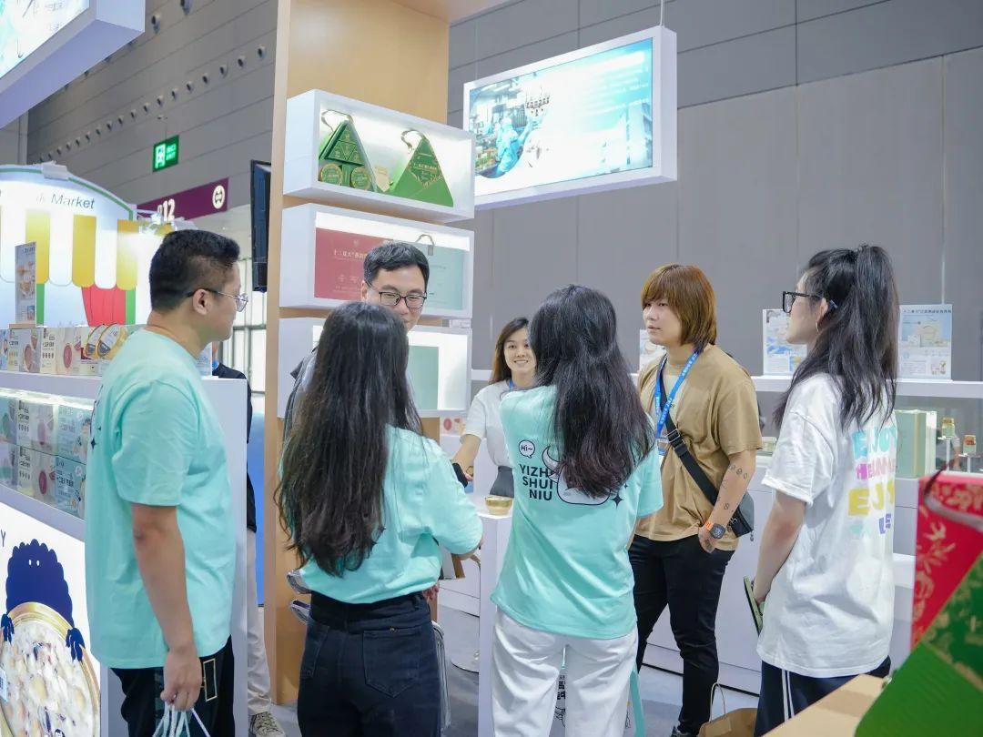 皇氏集团和皇氏乳业是一家吗,皇氏集团广西皇氏乳业有限公司