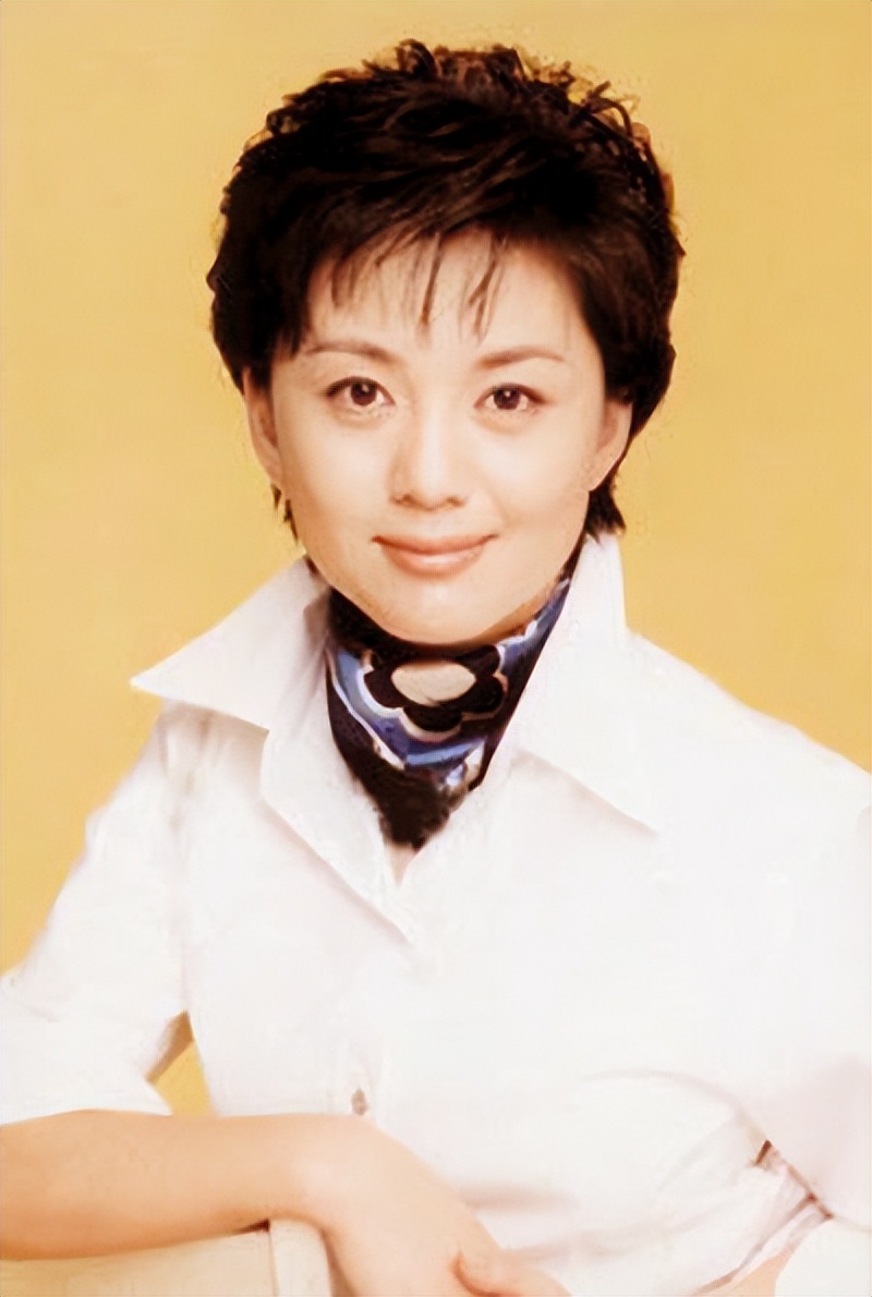 海霞妈妈年轻照片,48岁海霞的母亲