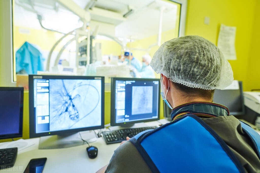 心梗急救时刺破十指指尖耳垂放血,心梗患者打120