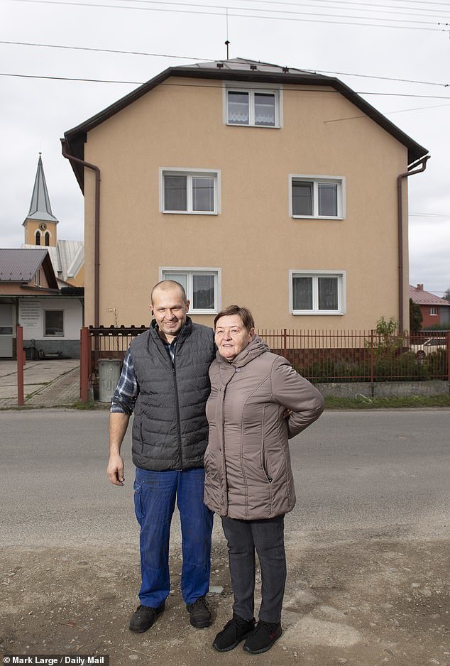 英国小伙中彩票巨奖,英国小伙中彩票十年花光了