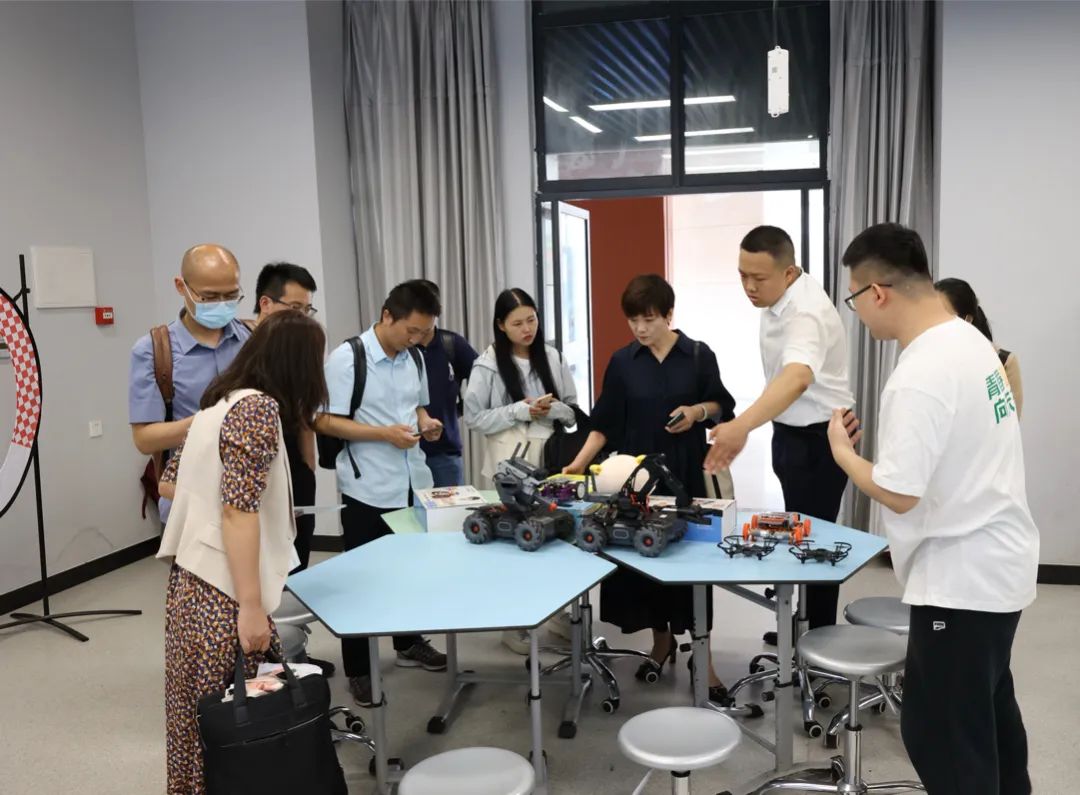 鏍￠檯浜ゆ祦淇冨彂灞曟惡鎵嬪苟杩涜氨鏂扮瘒,鏍￠檯浜ゆ祦淇冨彂灞曟惡鎵嬪叡杩涜氨鏂扮瘒