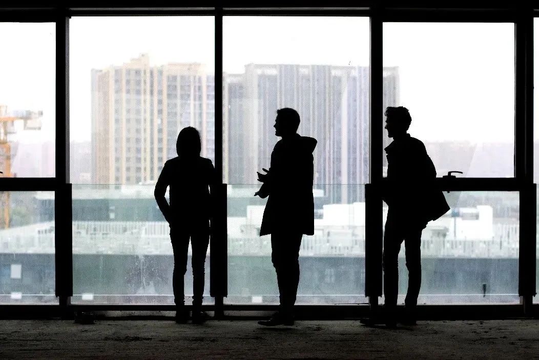 香港长大，留学英国荷兰，Foster工作回国创业，用可持续逻辑设计