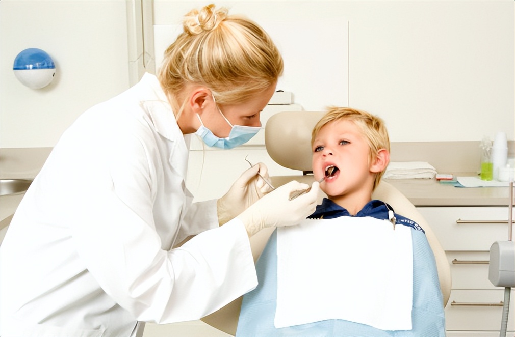 为什么不能刷牙而且嘴里有臭味,一张嘴就有臭味怎么刷牙都没用