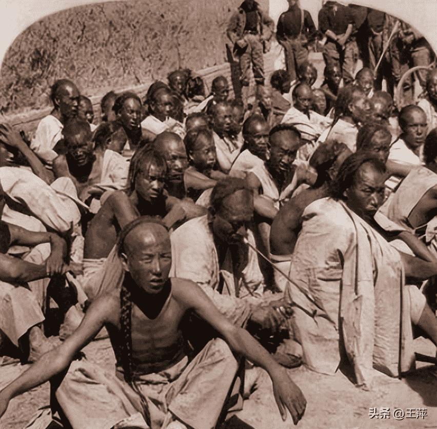 侵华日军残酷*行暴**,女子为活命脱下衣服让日本人拍摄,*辱侮**至死