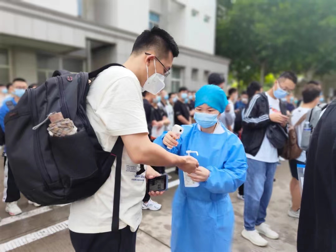 公务员和部队文职的政审哪个严格,部队文职面试和公务员面试的区别