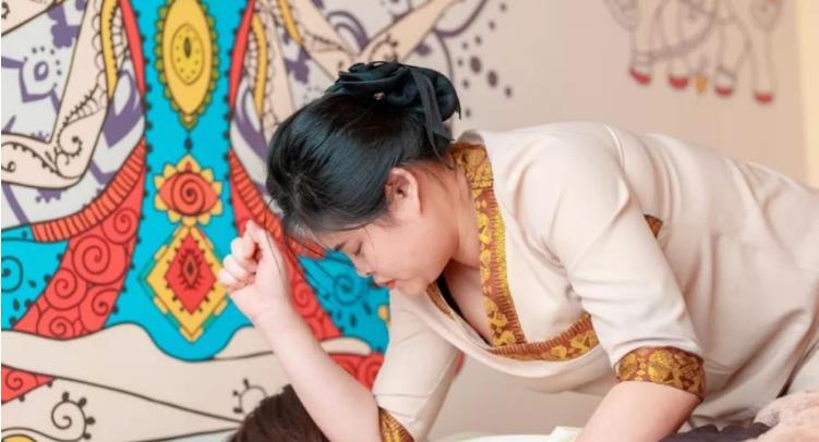 性骚扰！女子足浴店遭男技师“猥琐”，店家赔偿！