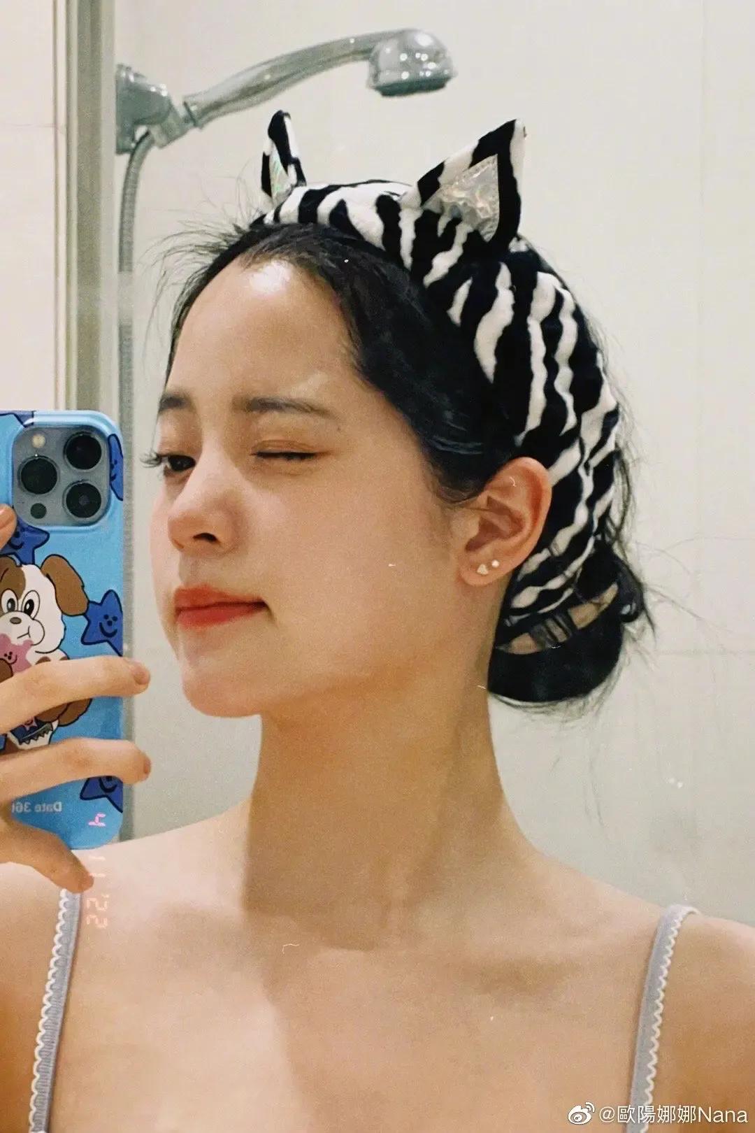 对镜自拍半身照姿势高级感,对镜自拍女生搞笑姿势