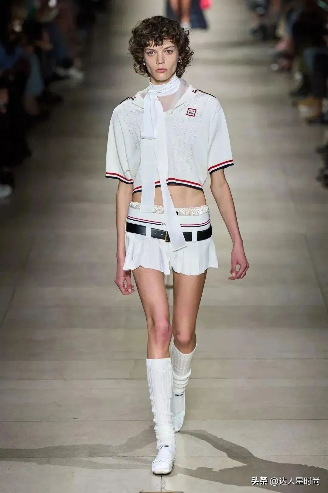 世界杯结束了，足球穿搭火了！欧阳娜娜、Jennie、Bella集体撞衫