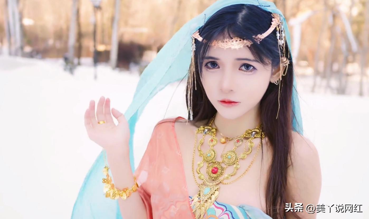 网红狗头萝莉摆摊卖煎饼,一天赚400元知足快乐,并带火营地夜市