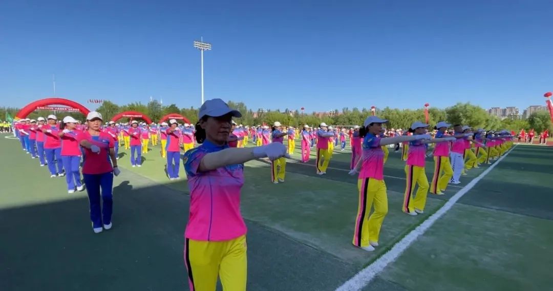 趣味运动会骑毛毛虫,骑毛毛虫趣味赛