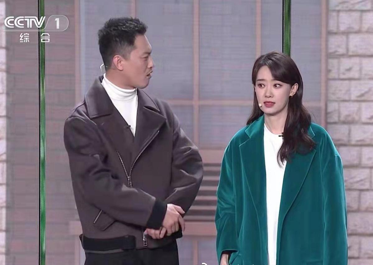 张小斐春晚大衣穿搭合集,张小斐大衣粉色春晚