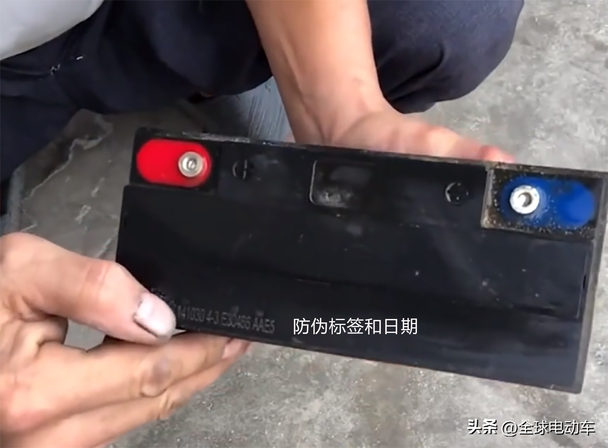 怎么鉴别电动车电瓶是不是翻新,电动车新电瓶和翻新电瓶怎么区分