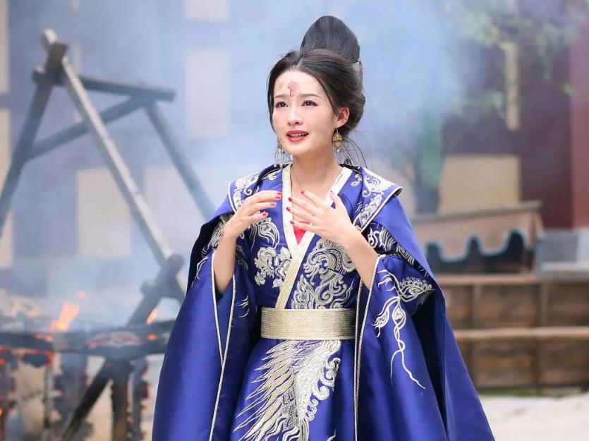 强吻、摸胸、扯裙子，这些男星到底是真投入，还是想揩油？