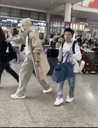 张杰谢娜道歉起波澜，这一次，内娱的毒瘤被扒得“*裤底**”都不剩了