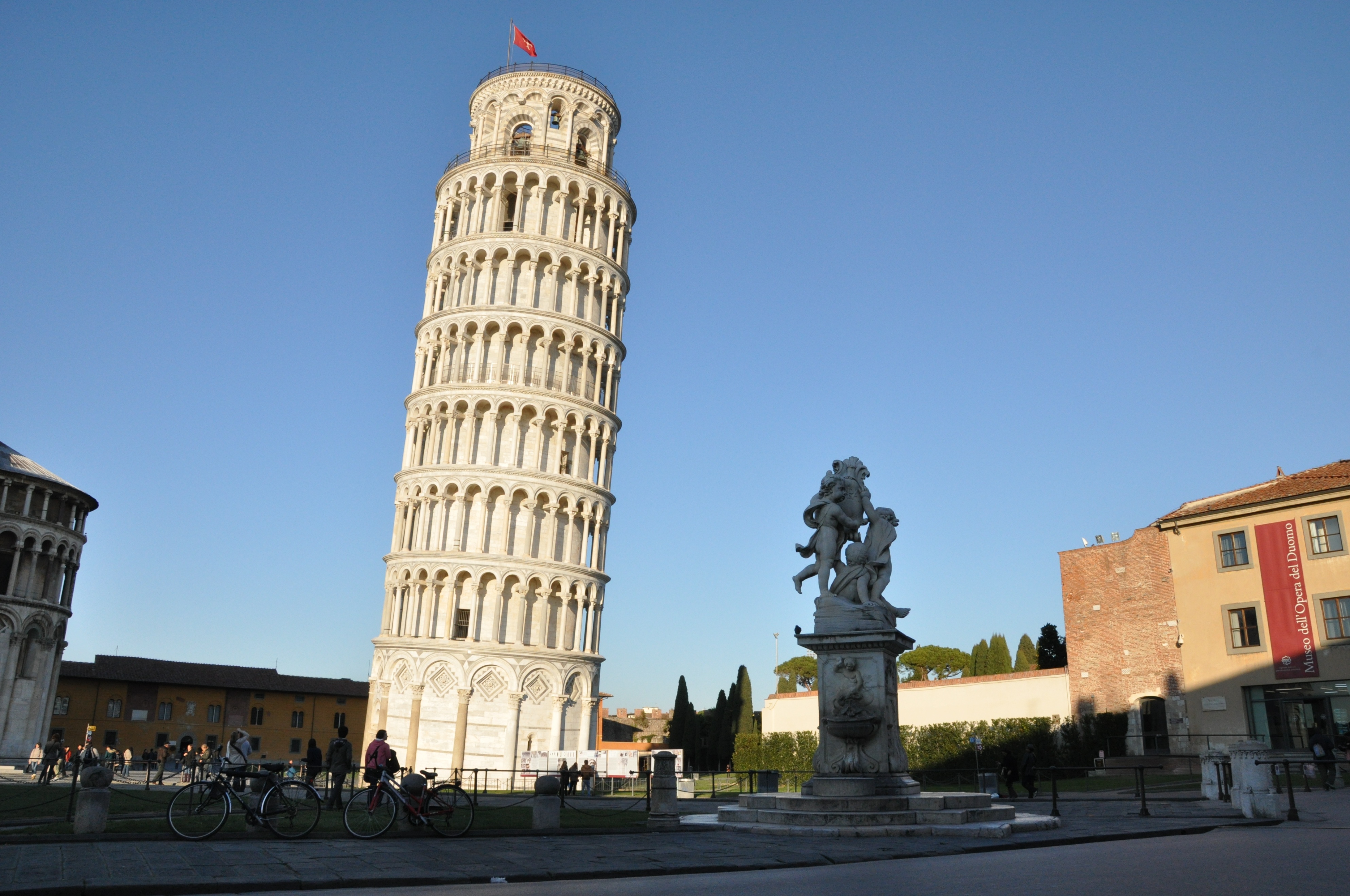 比萨斜塔是比萨教堂吗,比萨斜塔著名吗