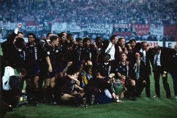 荷甲冠军阿贾克斯欧冠赛场,阿贾克斯获得荷甲冠军