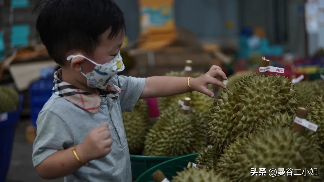 真的榴莲自由了！在泰国榴莲工厂干饭，幸福的泪水从嘴角流下来