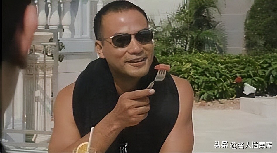 他是香港黑道惹不起的人，向华强都得给他三分薄面，却被当众刺伤