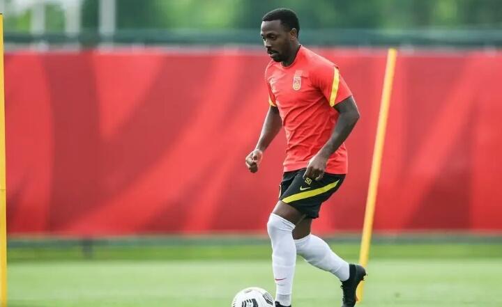 费南多为什么会到中国踢球,中国队费南多球衣