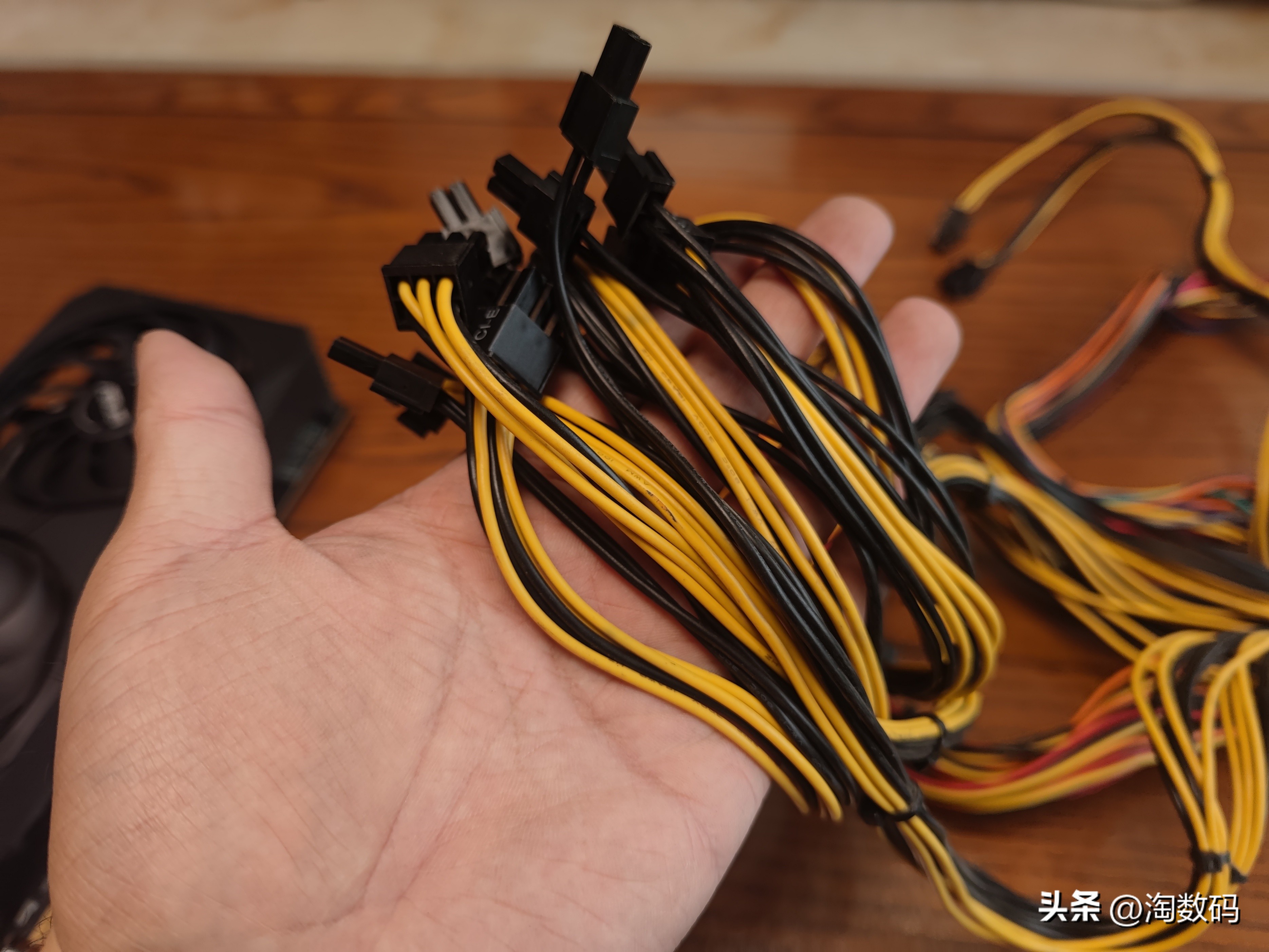 头铁矿卡配矿电:¥666块华硕RX5700+¥109块鑫谷金牌1250W装个机