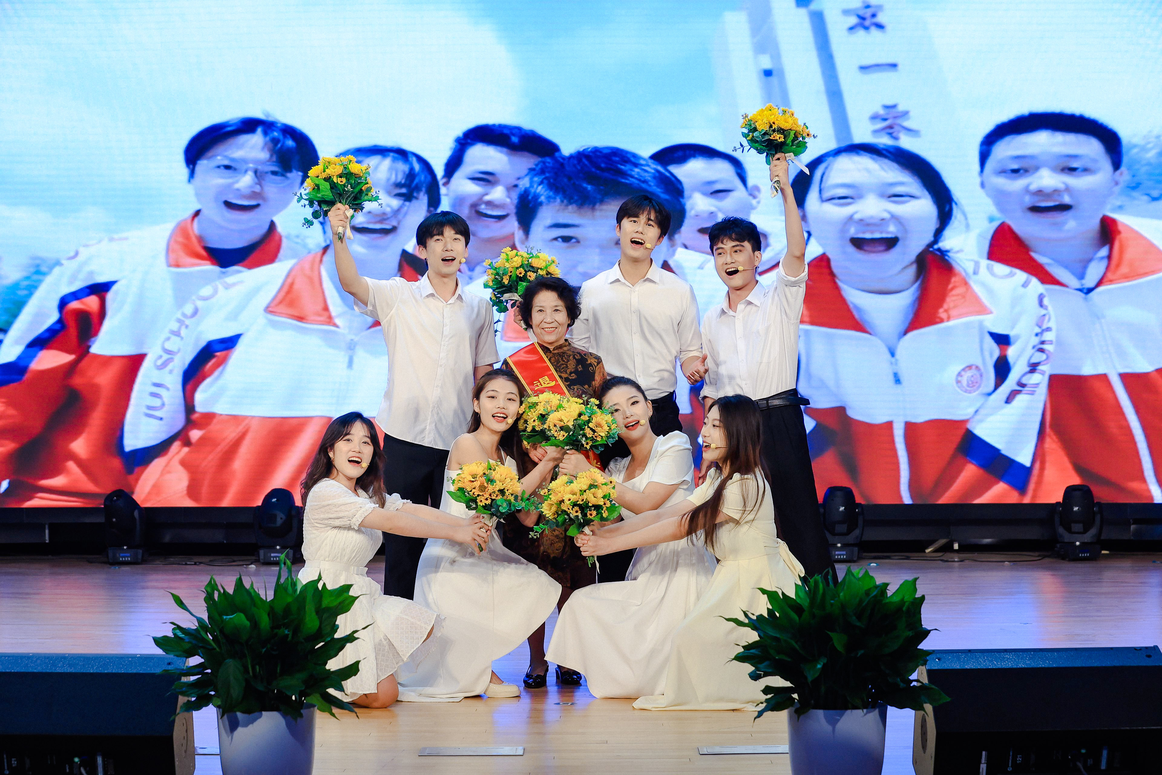 立德树人担使命躬耕教坛守初心,立德树人守初心家国情怀勇担当