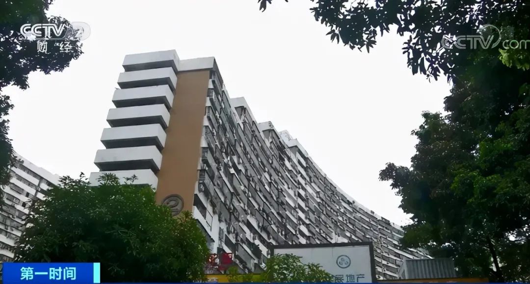 顶尖学区房降200万家长却不敢买了,老破小顶级学区房能买吗