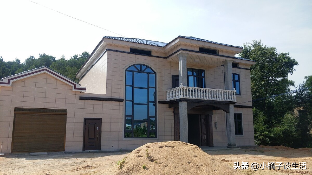 俗语盖房,盖房前后有靠山是什么意思