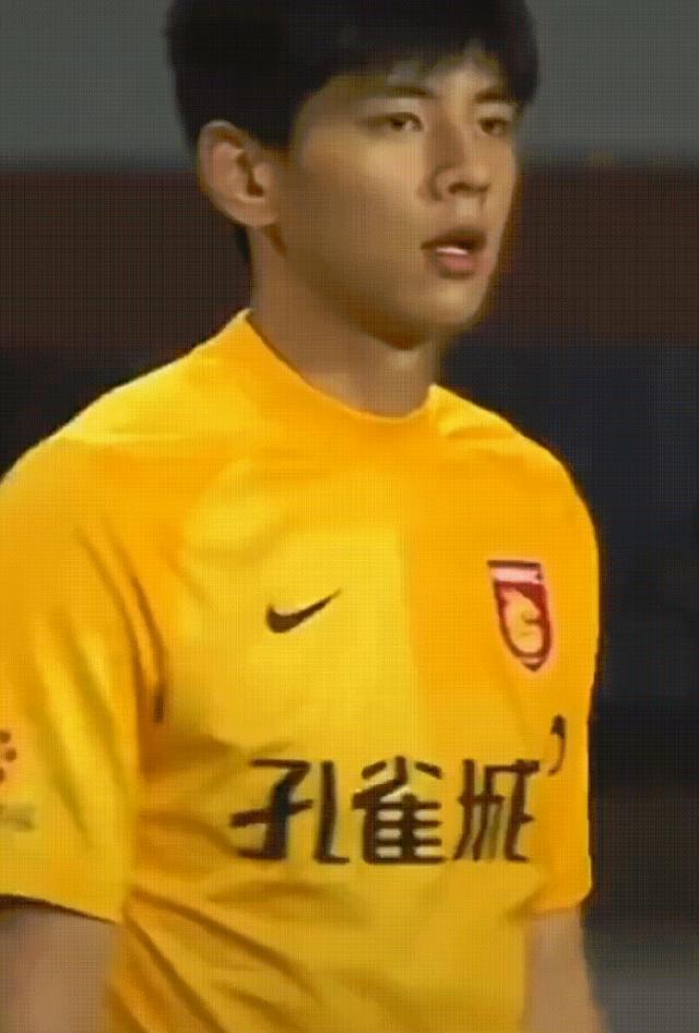 撞脸明星的李现,撞脸李现的足球小将