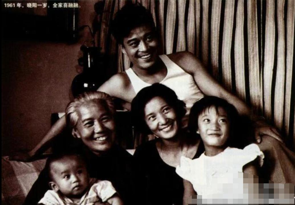 香港老戏骨于洋,90岁于洋近照