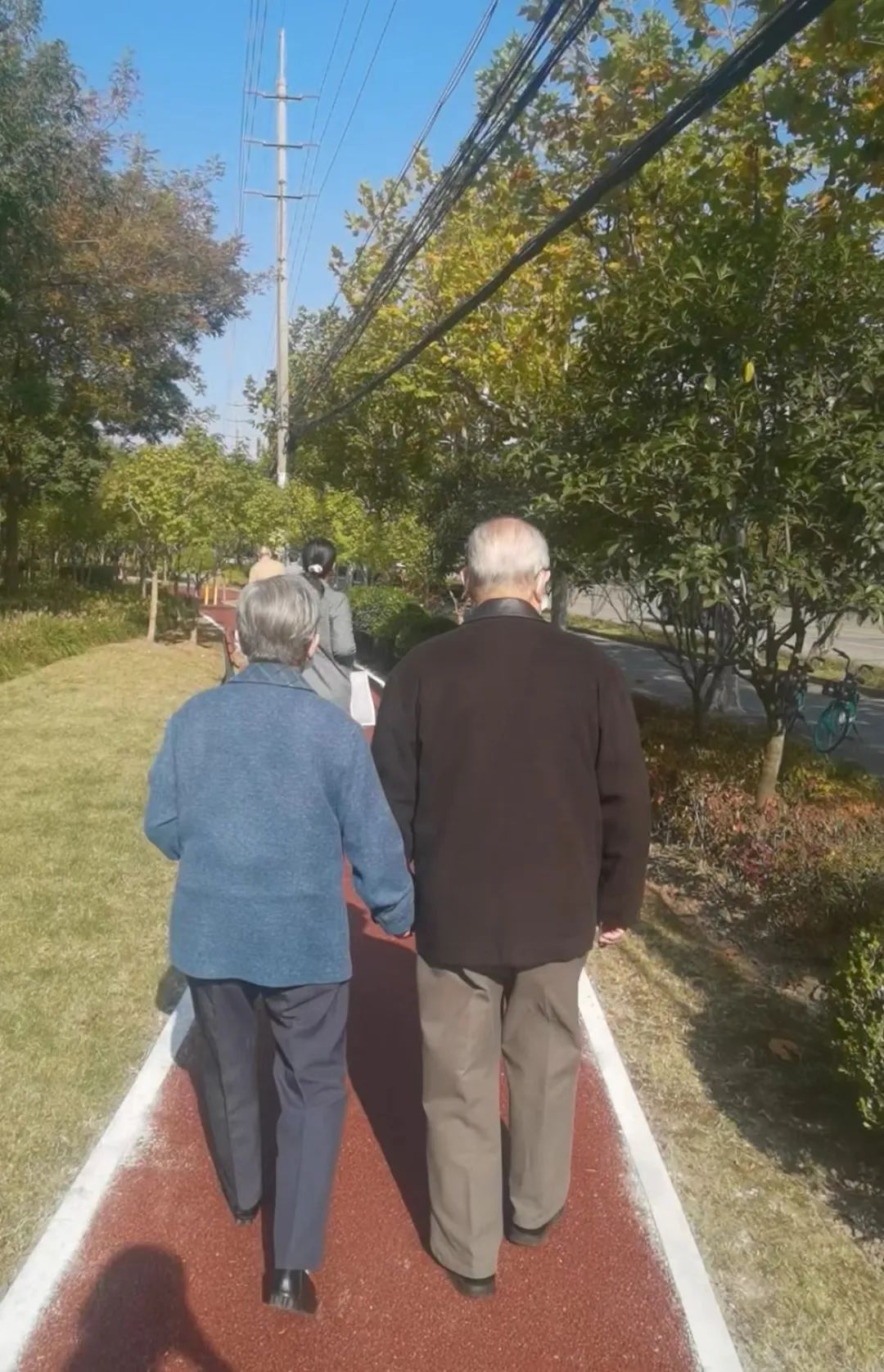 新冠儿童发烧7天了,新冠小孩发烧四天了一直反复发烧