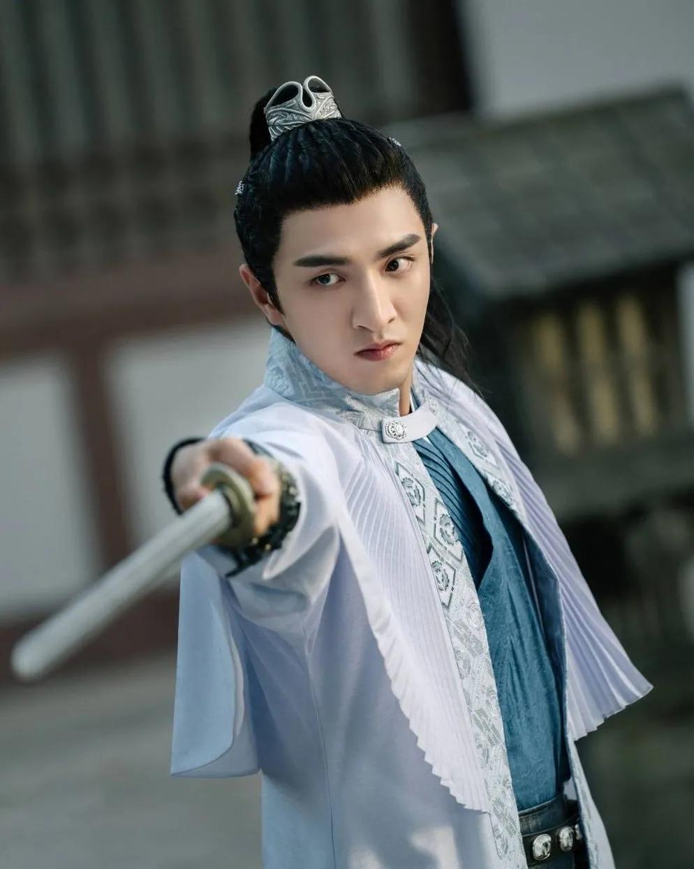 那些惊艳了时光的古装男,真正的古装美男无惧任何造型