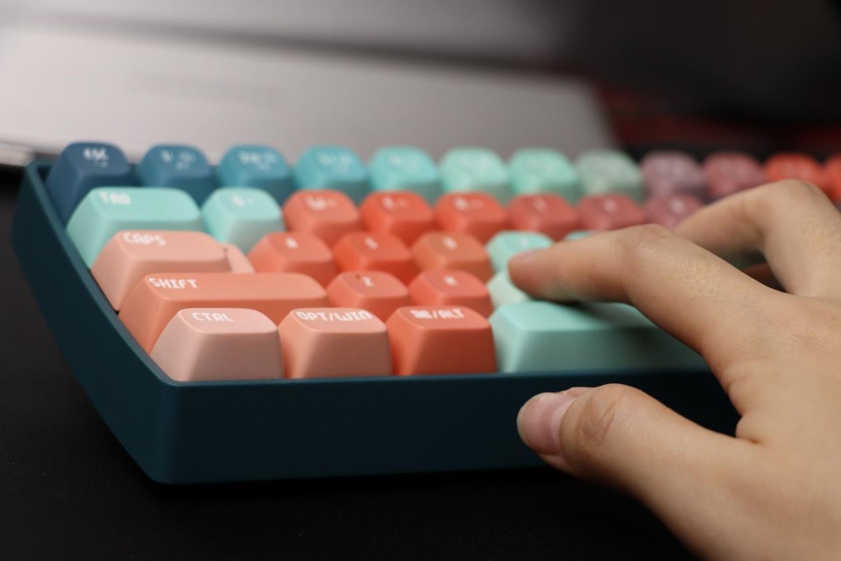 洛斐小翘蓝牙机械键盘开箱组装,洛斐小翘键盘简单上手