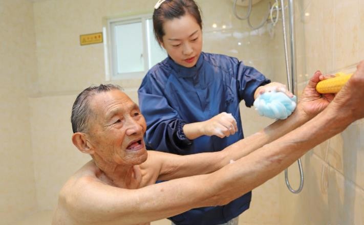 老人洗澡猝死警方提示,老人洗浴店泡澡猝死后续