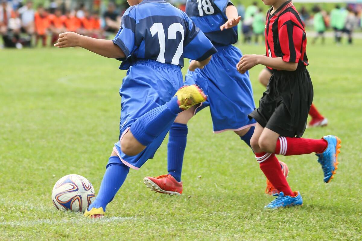 足球见证了一代又一代人的青春,从足球到人生