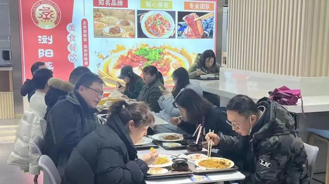 ta们拥有了“专属定制”,一起感受城市天际线上的“会客厅”!