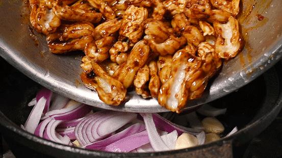 “搞什么，这大排档开到9点，老板就叫我走？”