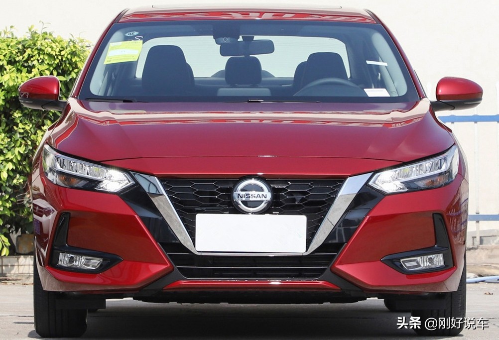 标致408空间大还是轩逸空间大,花同样的钱你会选哪个