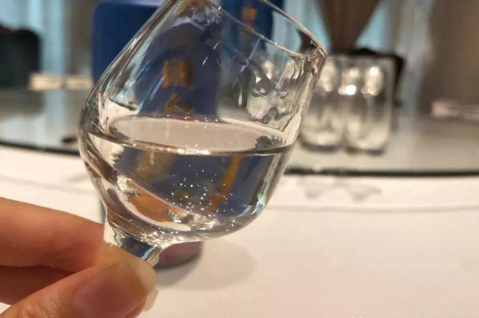 白酒里面加什么一喝就醉,纯粮酒添加植物油喝了会怎么样