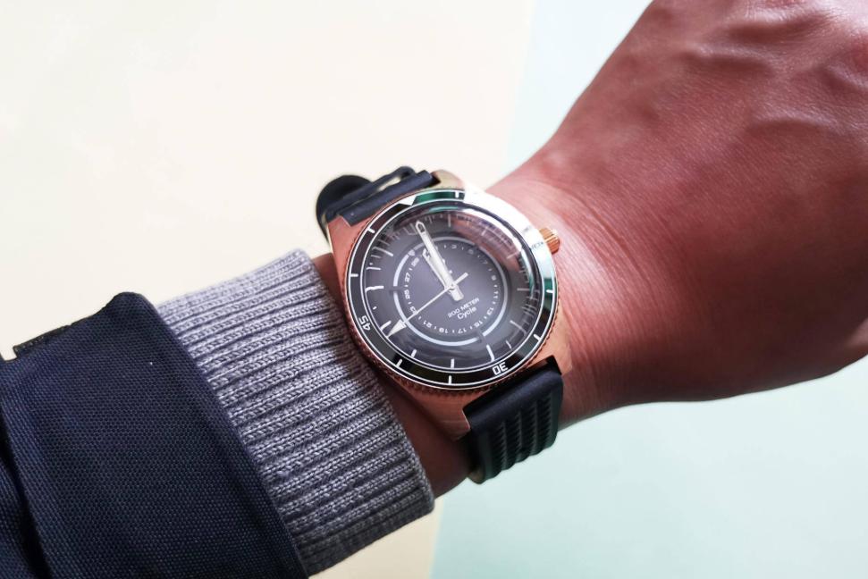 手表为什么走得越来越慢,手表原来是慢的为啥又快了