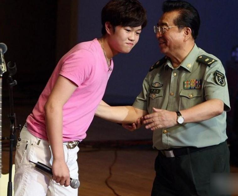 84岁李双江出席画面,84岁李双江身体近况