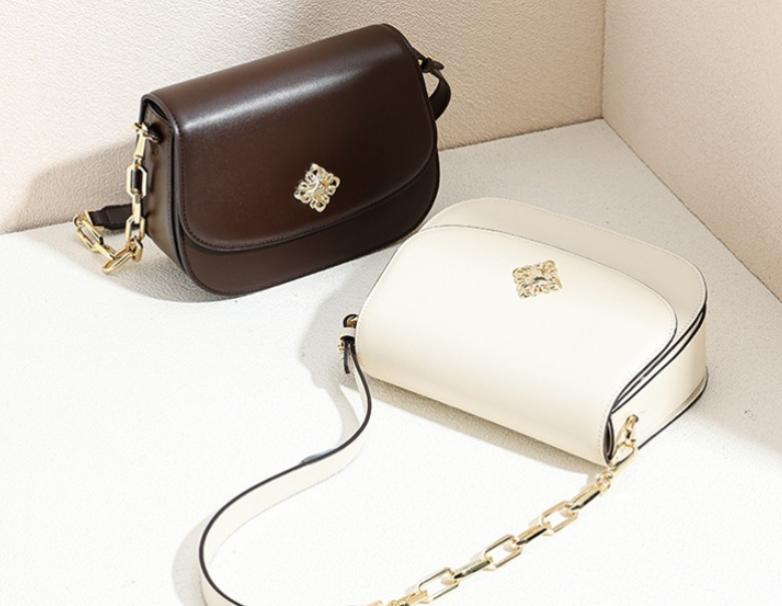 米白色包包秋冬斜挎小包,秋冬高级感包包黑色手提