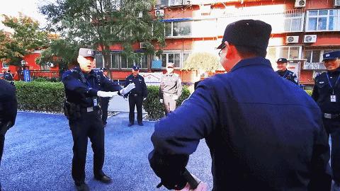 白发特警老队长,白发特警开枪