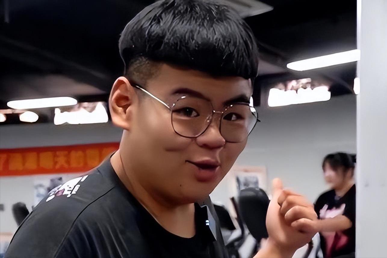 减肥400斤王浩楠照片,山东减肥小伙王浩楠现状