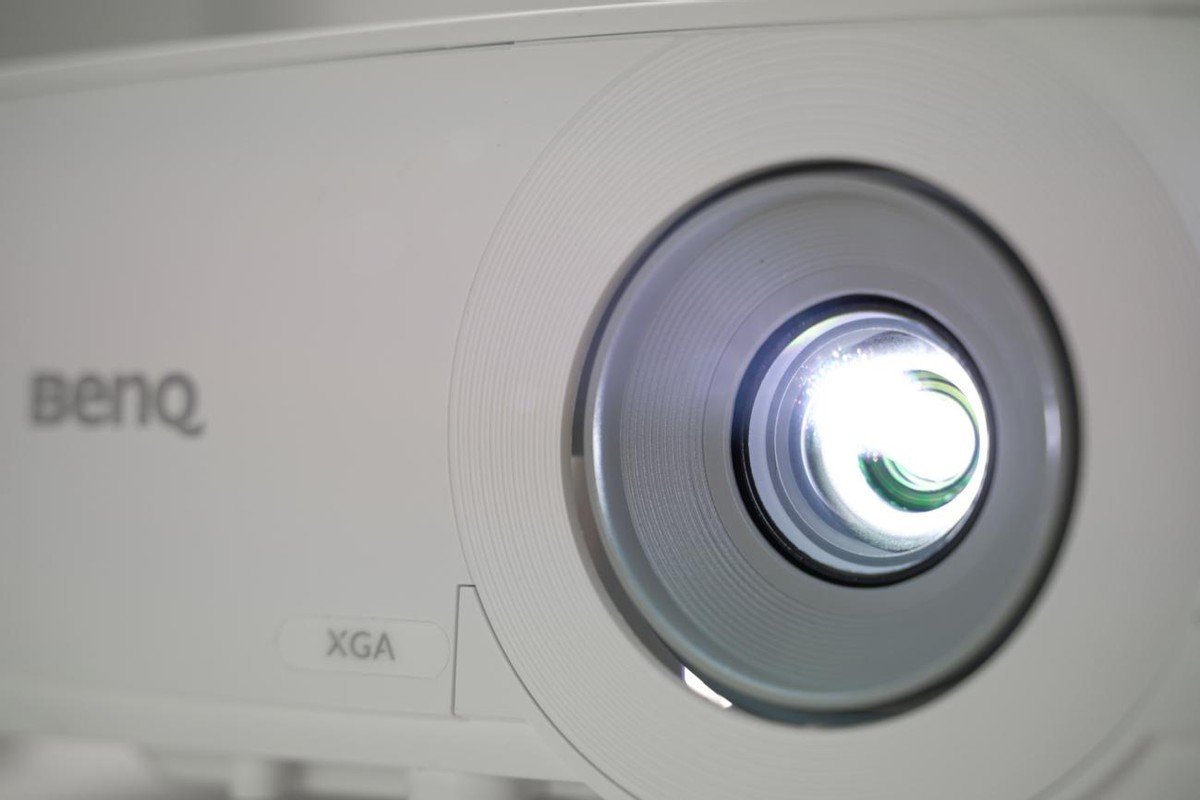 明基mx560投影仪怎么连接电脑,明基mx560投影仪距离地面要多高