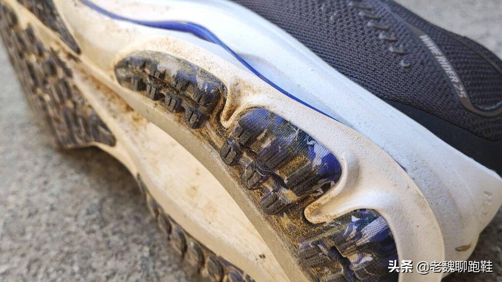 比较耐穿好看的慢跑鞋,穿一年的鞋推荐