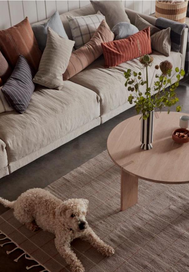 沙发选比较小客厅会显得比较大吗,不设限就拥有无限可能