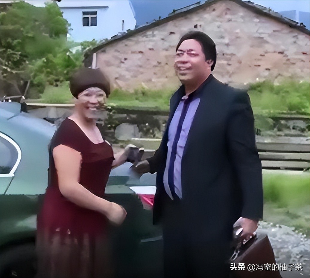 三个穷小伙被姐姐收留20年后报恩,十年前收留穷小伙10年后报恩