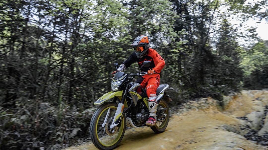 能上路的250cc摩托跑车,能跑250迈左右的摩托车